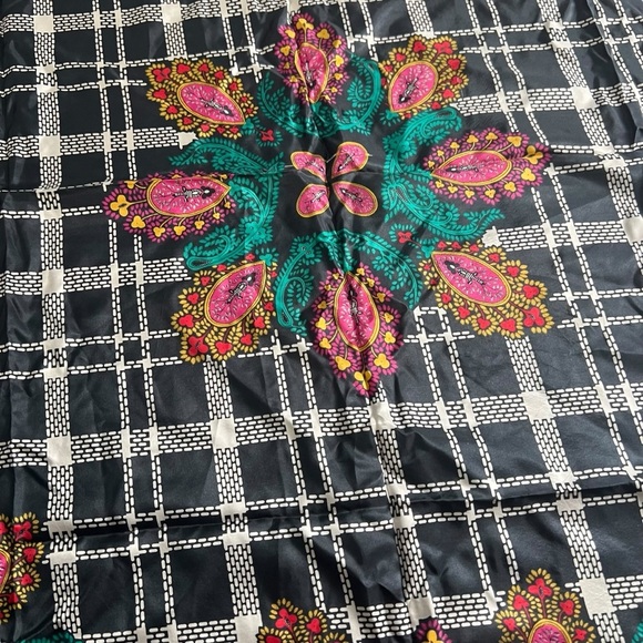 Vintage Diane Von Furstenberg The Color Authority Silk Scarf 42" Square - Picture 3 of 7